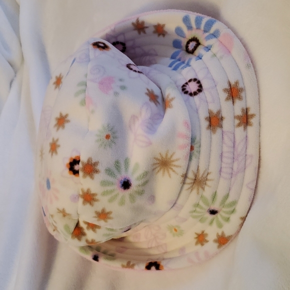 Soft Velour Woman Daisy Reversible Bucket Hat - Picture 2 of 9